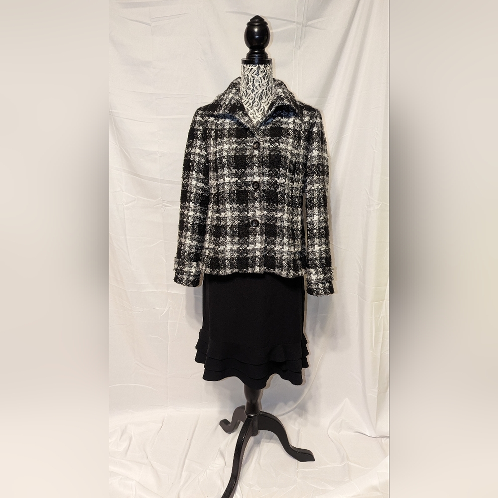 Chico's Black & White w/ Silver Threading Blazer!